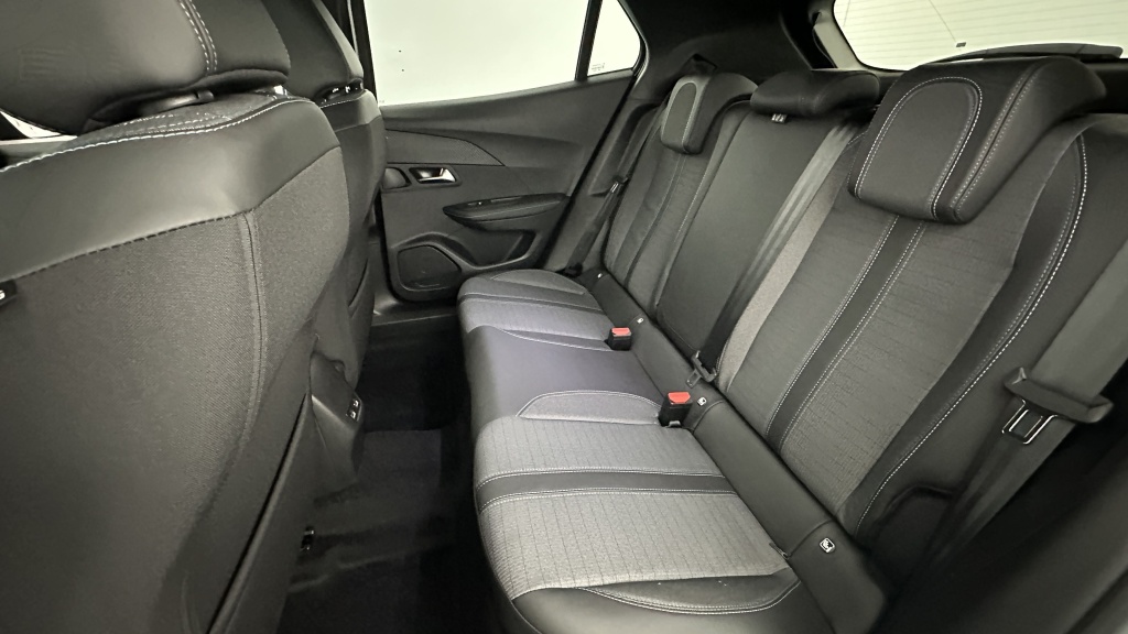 PEUGEOT 2008 1.2 PureTech 130ch Allure Pack - ref: 8-GLI00011673 - Photo 9