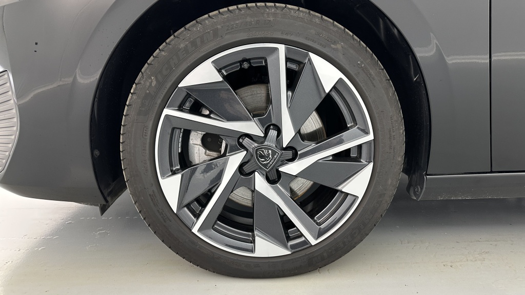 PEUGEOT 308 1.2 Hybrid 136ch Allure e-DCS6 - ref: 8-GLI00011681 - Photo 12
