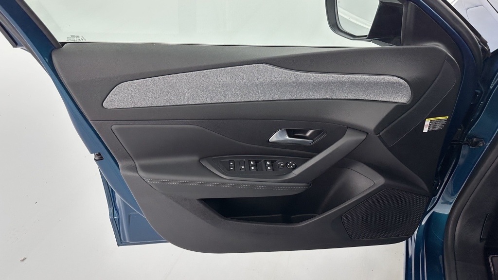 PEUGEOT 308 1.2 Hybrid 145ch Allure e-DCS6 - ref: 8-GLI00012404 - Photo 12