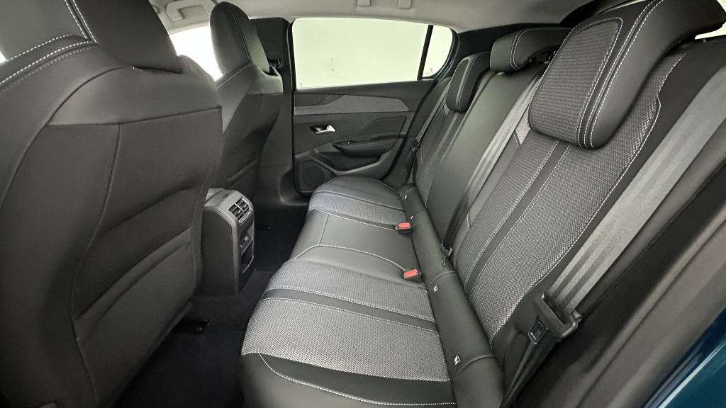 PEUGEOT 308 1.2 Hybrid 145ch Allure e-DCS6 - ref: 8-GLI00012404 - Photo 9