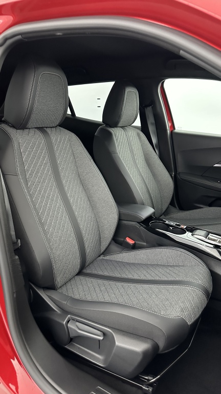 PEUGEOT 2008 II 1.2 Hybrid 145ch Allure e-DCS6 - ref: 8-GLI00012407 - Photo 18