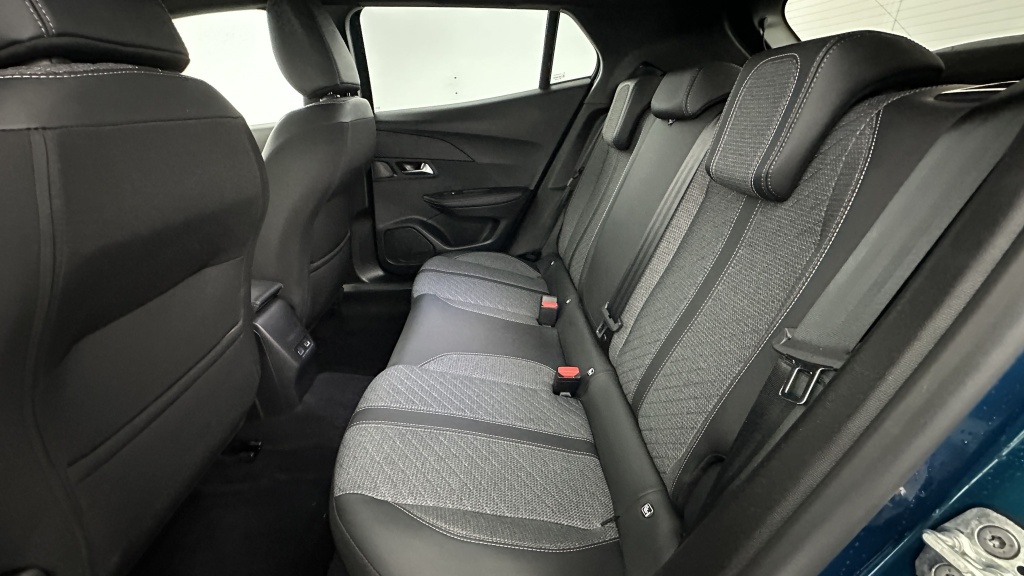 PEUGEOT 2008 II 1.2 Hybrid 145ch Allure e-DCS6 - ref: 8-GLI00012408 - Photo 9