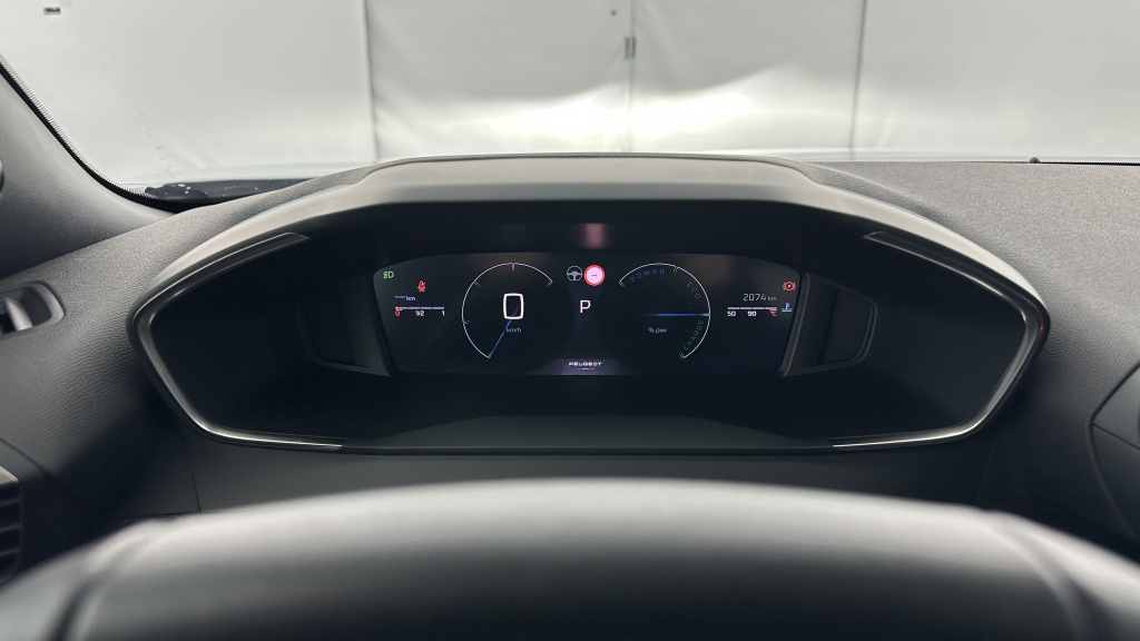 PEUGEOT 2008 II 1.2 Hybrid 136ch Allure e-DCS6 - ref: 8-GLI00012409 - Photo 14