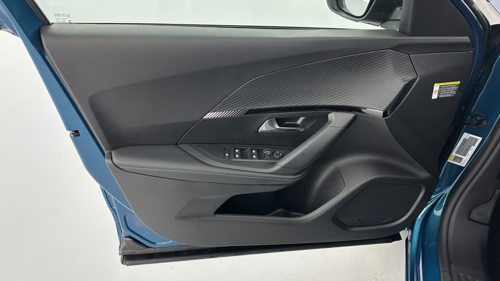 PEUGEOT 2008 II 1.2 Hybrid 145ch Allure e-DCS6 - ref: 8-GLI00012414 - Photo 13