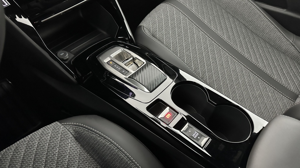 PEUGEOT 2008 II 1.2 Hybrid 145ch Allure e-DCS6 - ref: 8-GLI00012414 - Photo 17