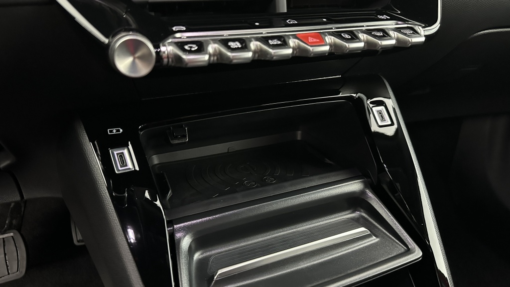 PEUGEOT 2008 II 1.2 Hybrid 145ch Allure e-DCS6 - ref: 8-GLI00012416 - Photo 20