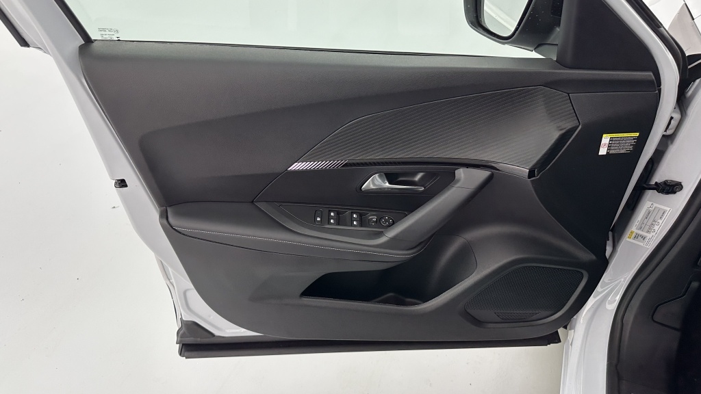 PEUGEOT 2008 II 1.2 Hybrid 145ch Allure e-DCS6 - ref: 8-GLI00012417 - Photo 13