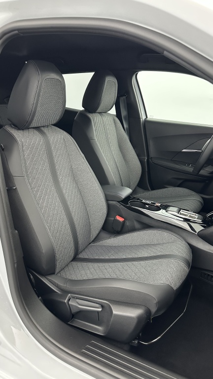 PEUGEOT 2008 II 1.2 Hybrid 145ch Allure e-DCS6 - ref: 8-GLI00012417 - Photo 18