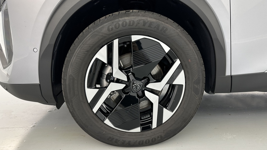 PEUGEOT 2008 II 1.2 Hybrid 145ch Allure e-DCS6 - ref: 8-GLI00012423 - Photo 12
