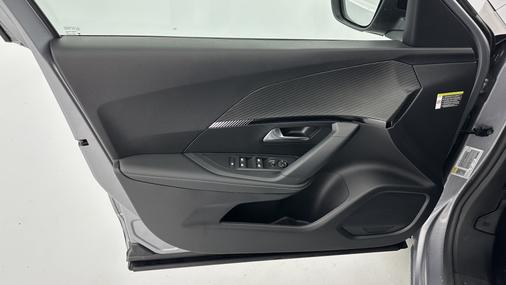 PEUGEOT 2008 II 1.2 Hybrid 145ch Allure e-DCS6 - ref: 8-GLI00012423 - Photo 13