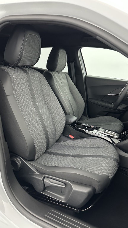 PEUGEOT 2008 II 1.2 Hybrid 136ch Allure e-DCS6 - ref: 8-GLI00012451 - Photo 17