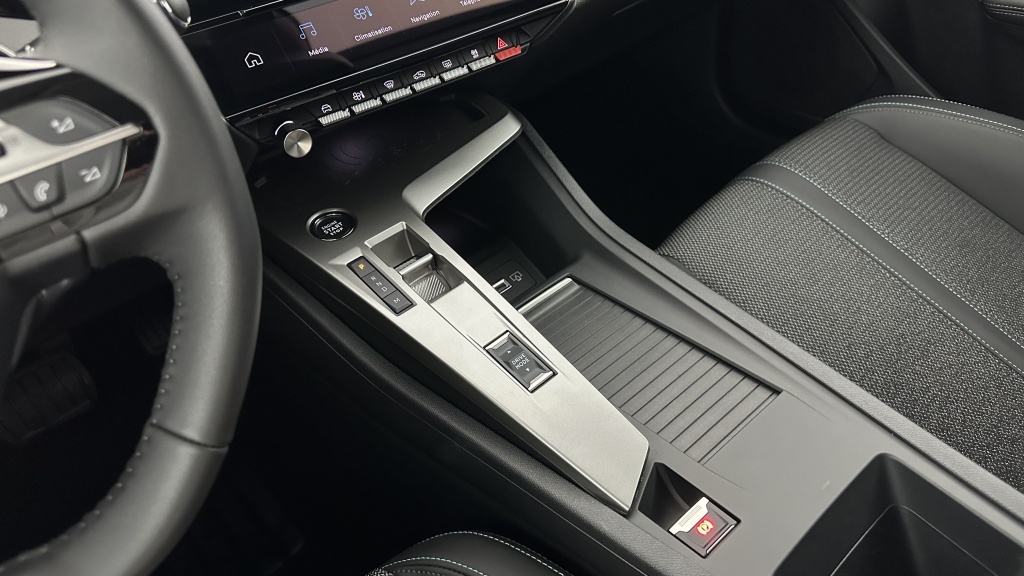 PEUGEOT 308 SW 1.2 Hybrid 145ch Allure e-DCS6 - ref: 8-GLI00012452 - Photo 17