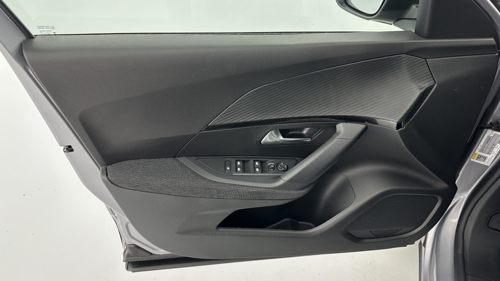 PEUGEOT 2008 II 1.2 Hybrid 145ch Style e-DCS6 - ref: 8-GLI00012454 - Photo 11