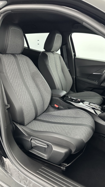 PEUGEOT 2008 II 1.2 Hybrid 145ch Allure e-DCS6 - ref: 8-GLI00012462 - Photo 18