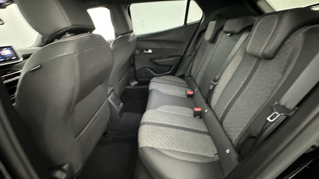 PEUGEOT 2008 II 1.2 Hybrid 145ch Allure e-DCS6 - ref: 8-GLI00012462 - Photo 9