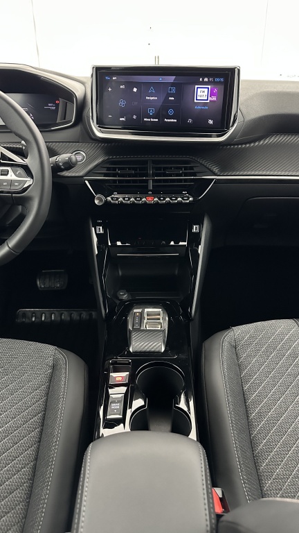 PEUGEOT 2008 II 1.2 Hybrid 136ch Allure e-DCS6 - ref: 8-GLI00012465 - Photo 7