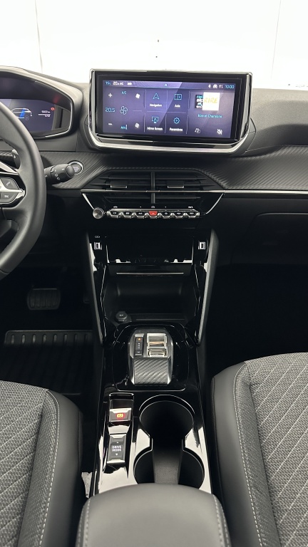 PEUGEOT 2008  II 1.2 Hybrid 145ch Allure e-DCS6 - ref: 8-GLI00012499 - Photo 16