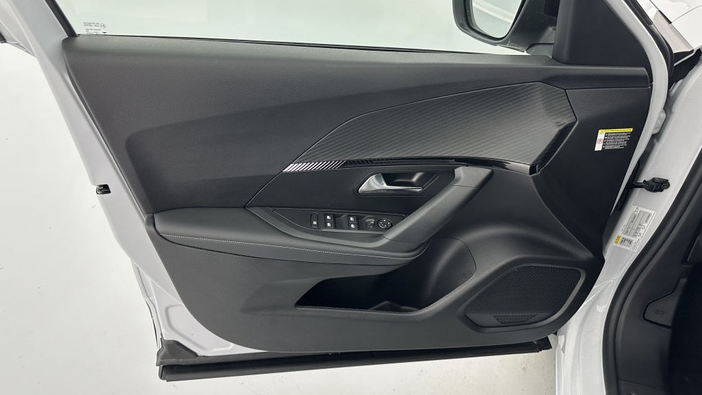 PEUGEOT 2008  II 1.2 Hybrid 145ch Allure e-DCS6 - ref: 8-GLI00012500 - Photo 13