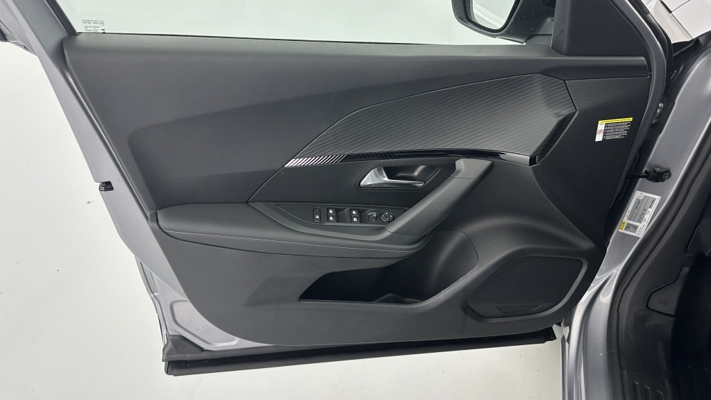 PEUGEOT 2008  II 1.2 Hybrid 145ch Allure e-DCS6 - ref: 8-GLI00012502 - Photo 13