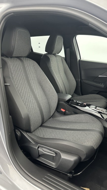 PEUGEOT 2008  II 1.2 Hybrid 145ch Allure e-DCS6 - ref: 8-GLI00012502 - Photo 18