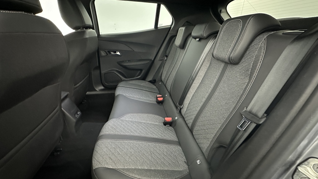 PEUGEOT 2008  II 1.2 Hybrid 145ch Allure e-DCS6 - ref: 8-GLI00012502 - Photo 9