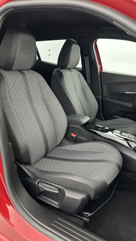 PEUGEOT 2008 II 1.2 Hybrid 145ch Allure e-DCS6  - ref: 8-GLI00012505 - Photo 18