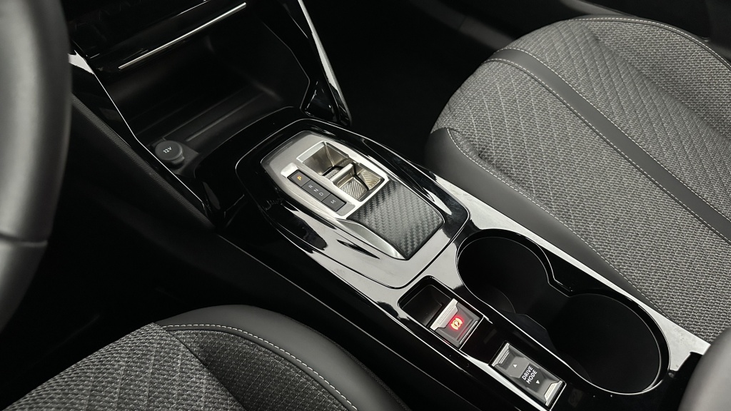 PEUGEOT 2008 II 1.2 Hybrid 145ch Allure e-DCS6  - ref: 8-GLI00012508 - Photo 17