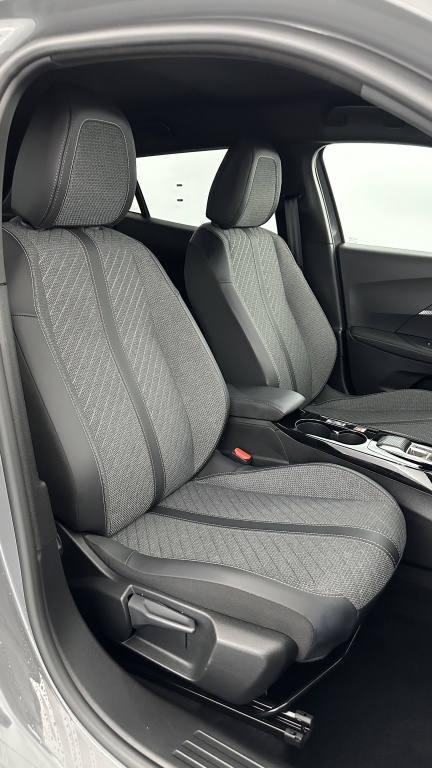 PEUGEOT 2008 II 1.2 Hybrid 145ch Allure e-DCS6  - ref: 8-GLI00012508 - Photo 18