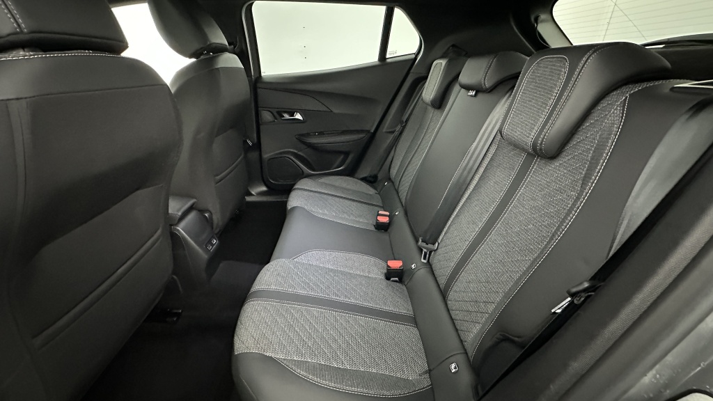 PEUGEOT 2008 II 1.2 Hybrid 145ch Allure e-DCS6  - ref: 8-GLI00012508 - Photo 9