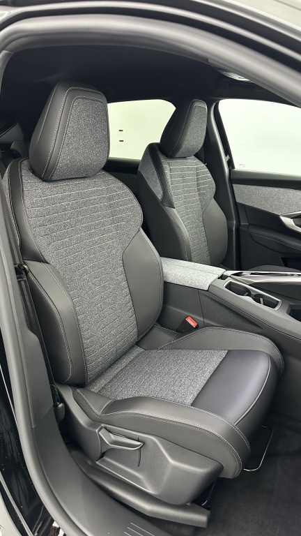 PEUGEOT 3008 1.2 Hybrid 145ch Allure e-DCS6 - ref: 8-GLI00012563 - Photo 18