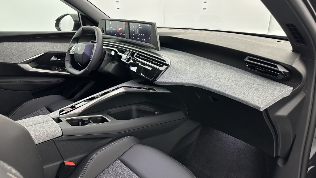 PEUGEOT 3008 1.2 Hybrid 145ch Allure e-DCS6 - ref: 8-GLI00012567 - Photo 8