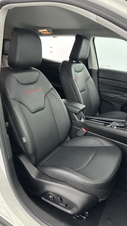 JEEP Compass II 1.3 Turbo T4 240ch PHEV 4xe Trailhawk AT6 eAWD - ref: 8-GLI00015696 - Photo 18