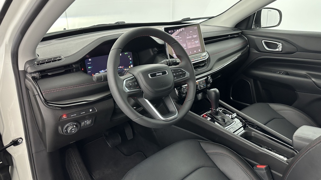 JEEP Compass II 1.3 Turbo T4 240ch PHEV 4xe Trailhawk AT6 eAWD - ref: 8-GLI00015696 - Photo 6