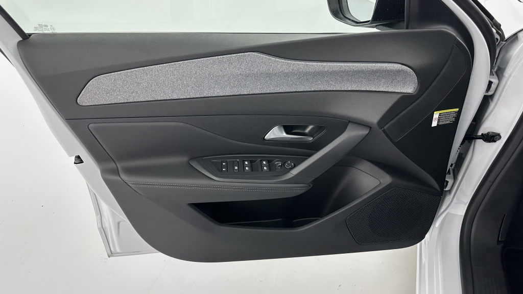 PEUGEOT 308 1.2 Hybrid 136ch Allure e-DCS6 - ref: 8-GLI00021543 - Photo 13