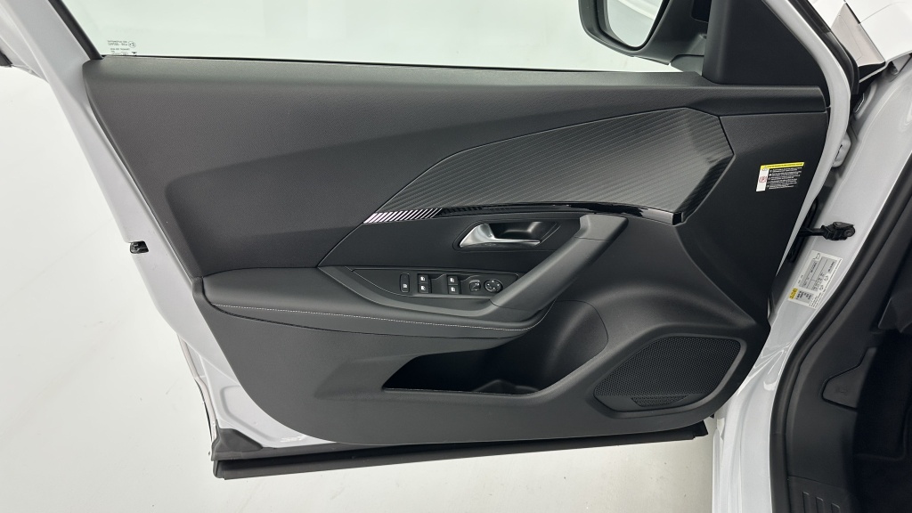 PEUGEOT 2008 II 1.2 Hybrid 136ch Allure e-DCS6 - ref: 8-GLI00026365 - Photo 13