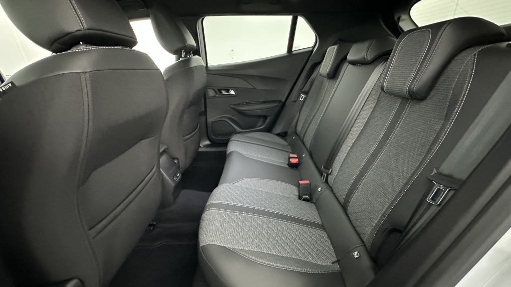 PEUGEOT 2008 II 1.2 Hybrid 136ch Allure e-DCS6 - ref: 8-GLI00026365 - Photo 9