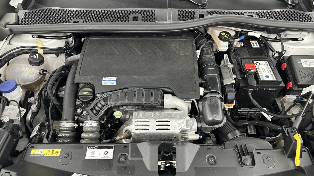 PEUGEOT 2008 II 1.2 PureTech 130ch Allure Pack EAT8 - ref: 8-GLI00027062 - Photo 11