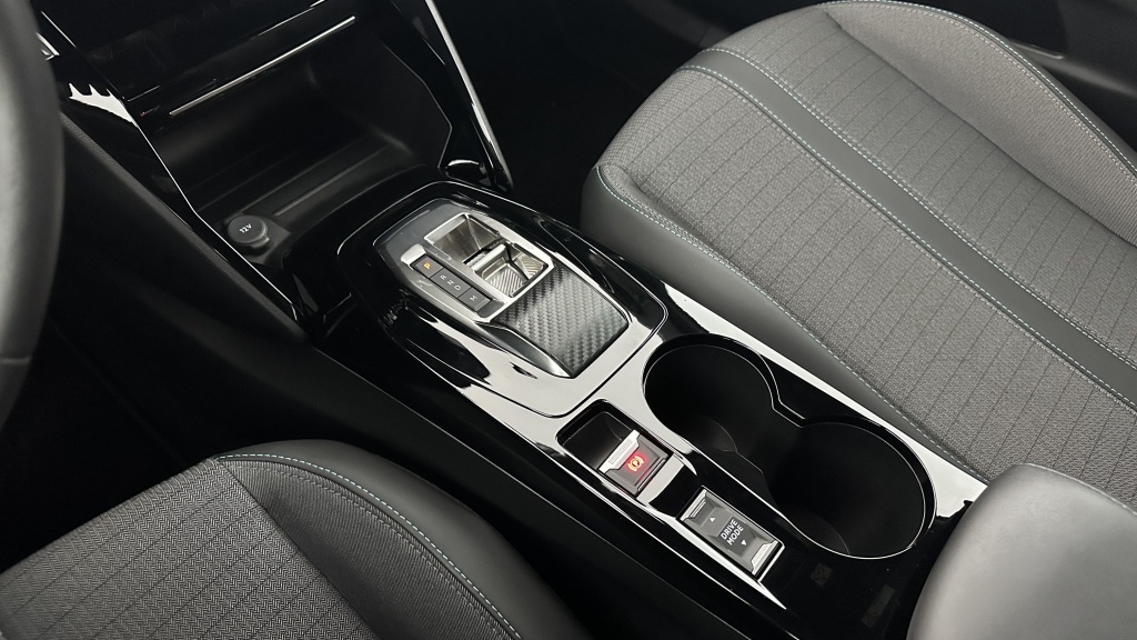 PEUGEOT 2008 II 1.2 PureTech 130ch Allure Pack EAT8 - ref: 8-GLI00027062 - Photo 17