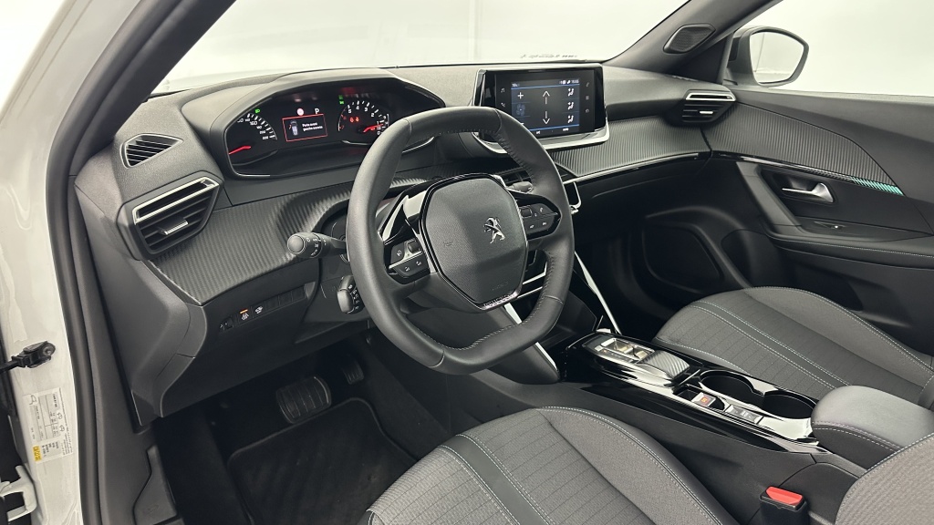 PEUGEOT 2008 II 1.2 PureTech 130ch Allure Pack EAT8 - ref: 8-GLI00027062 - Photo 6