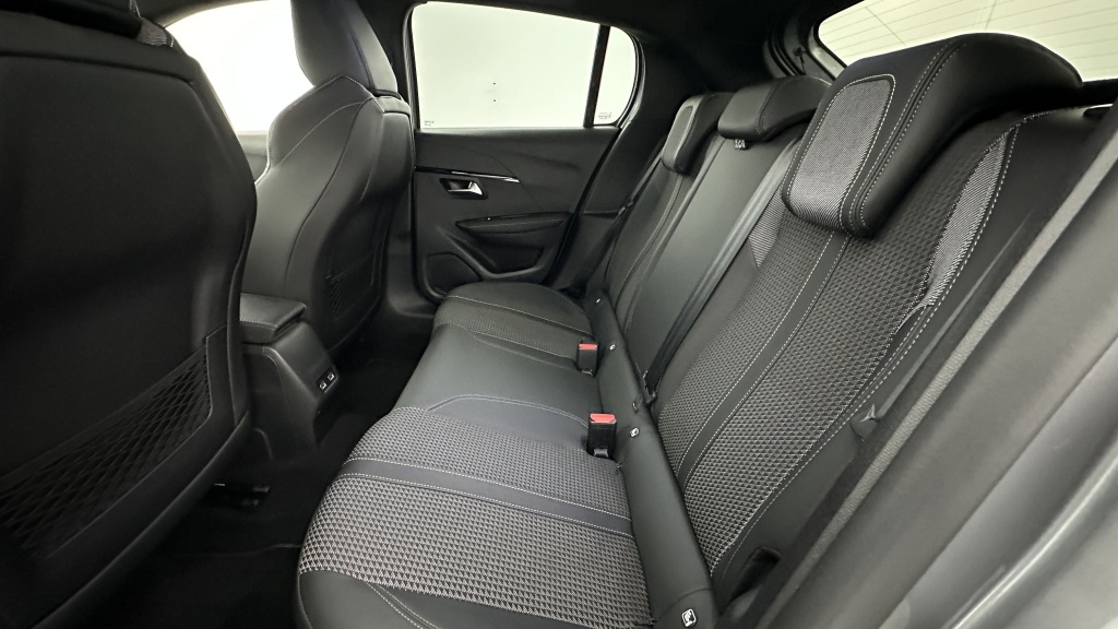 PEUGEOT 208 II 1.2 PureTech 130ch GT EAT8 - ref: 8-GLI00027170 - Photo 9