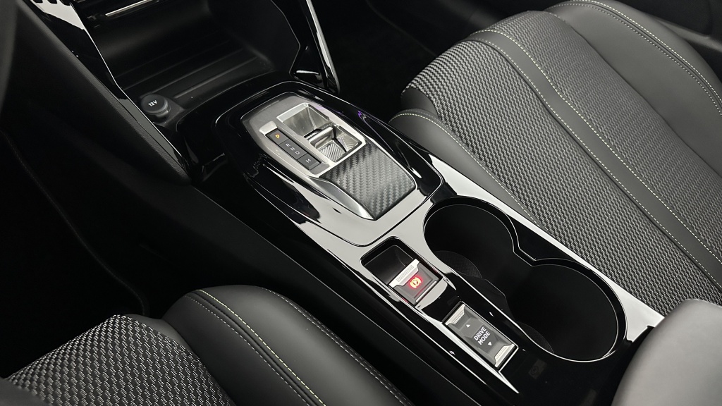 PEUGEOT 208  II 1.2 Hybrid 100ch GT e-DCS6 - ref: 8-GLI00031956 - Photo 17