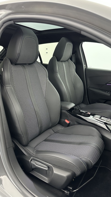 PEUGEOT 208  II 1.2 Hybrid 100ch GT e-DCS6 - ref: 8-GLI00031956 - Photo 18