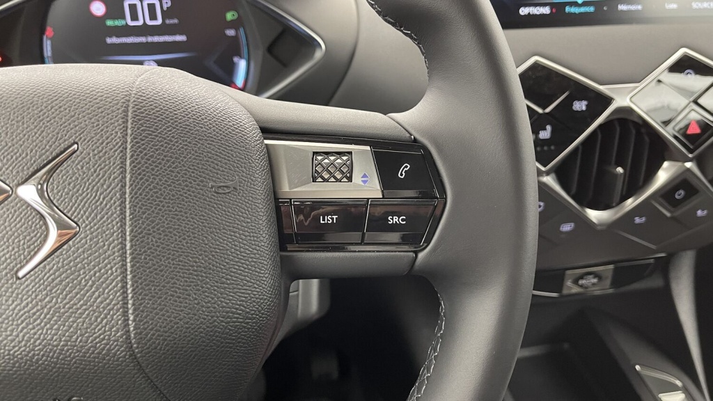 DS DS3 Crossback E-Tense Rivoli 136ch - ref: 8-GLI00236775 - Photo 16