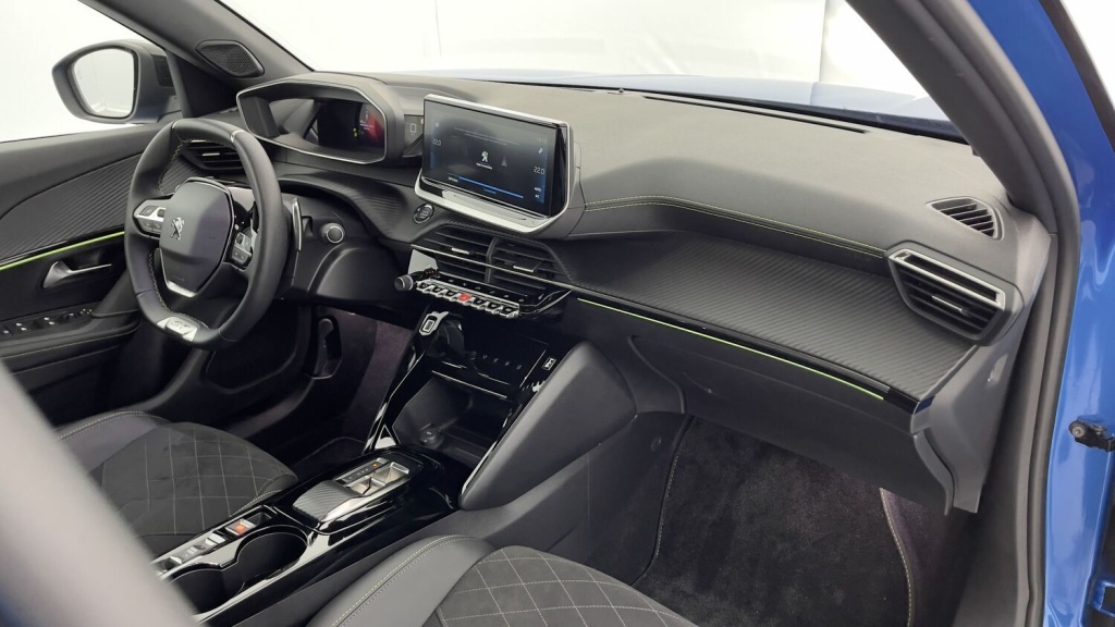 PEUGEOT 2008 II 1.2 PureTech 130ch GT EAT8 - ref: 8-GLI00248978 - Photo 8