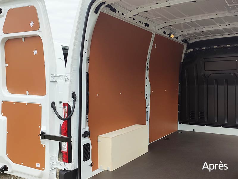 Exemple d'habillage intérieur bois pour utilitaire