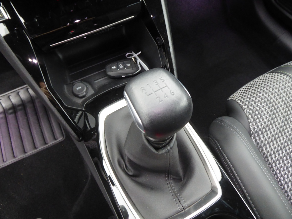 PEUGEOT 208 1.2 PURETECH 100CH S&S GT - ref: 68810 - Photo 14