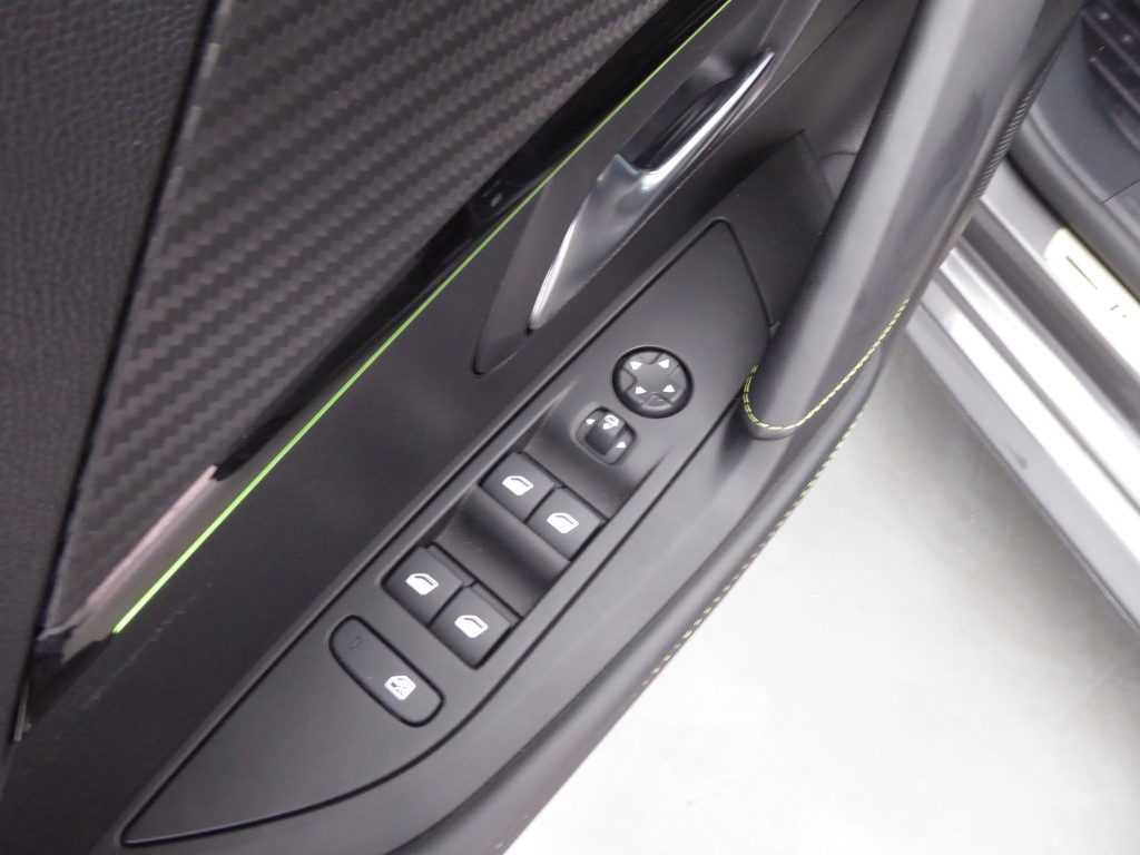PEUGEOT 208 1.2 PURETECH 100CH S&S GT - ref: 68810 - Photo 18