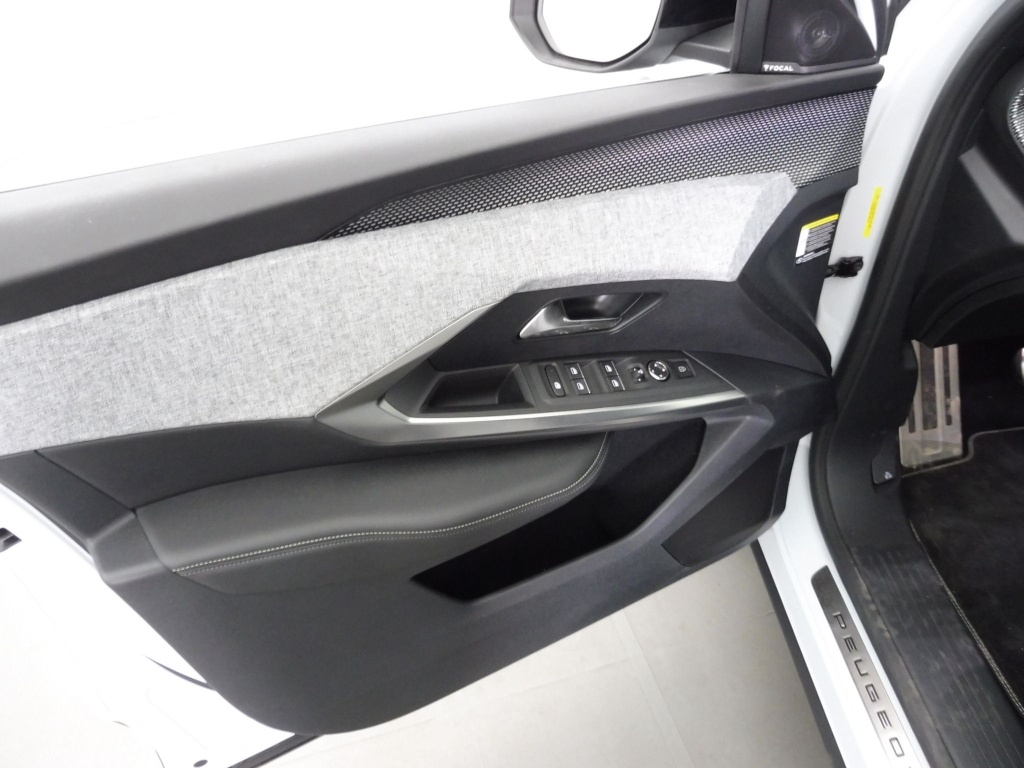 PEUGEOT 3008 HYBRID 136CH GT E-DCS6 - ref: 69902 - Photo 18
