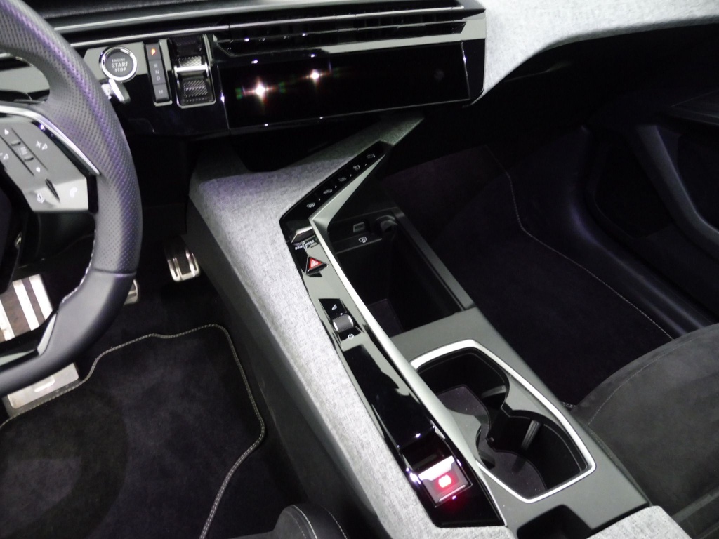PEUGEOT 3008 HYBRID 136CH GT E-DCS6 - ref: 69903 - Photo 14