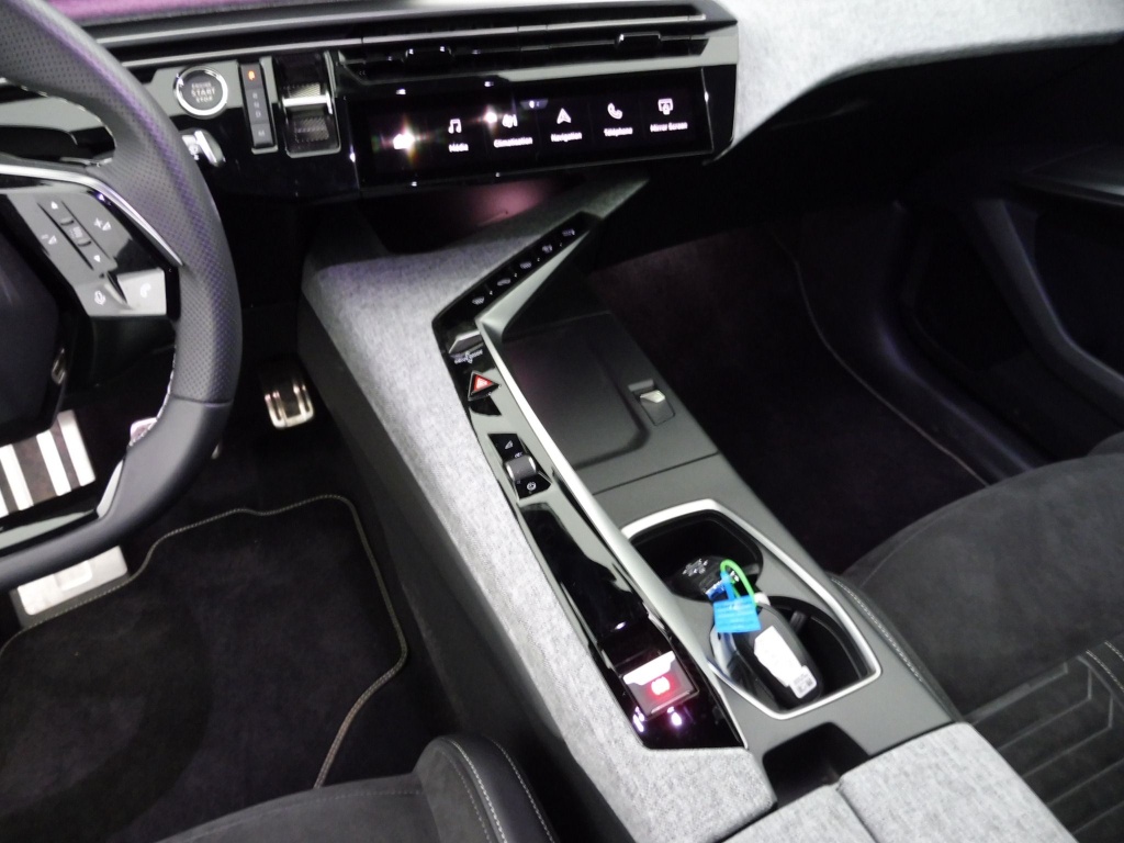 PEUGEOT 3008 HYBRID 136CH GT E-DCS6 - ref: 69906 - Photo 14